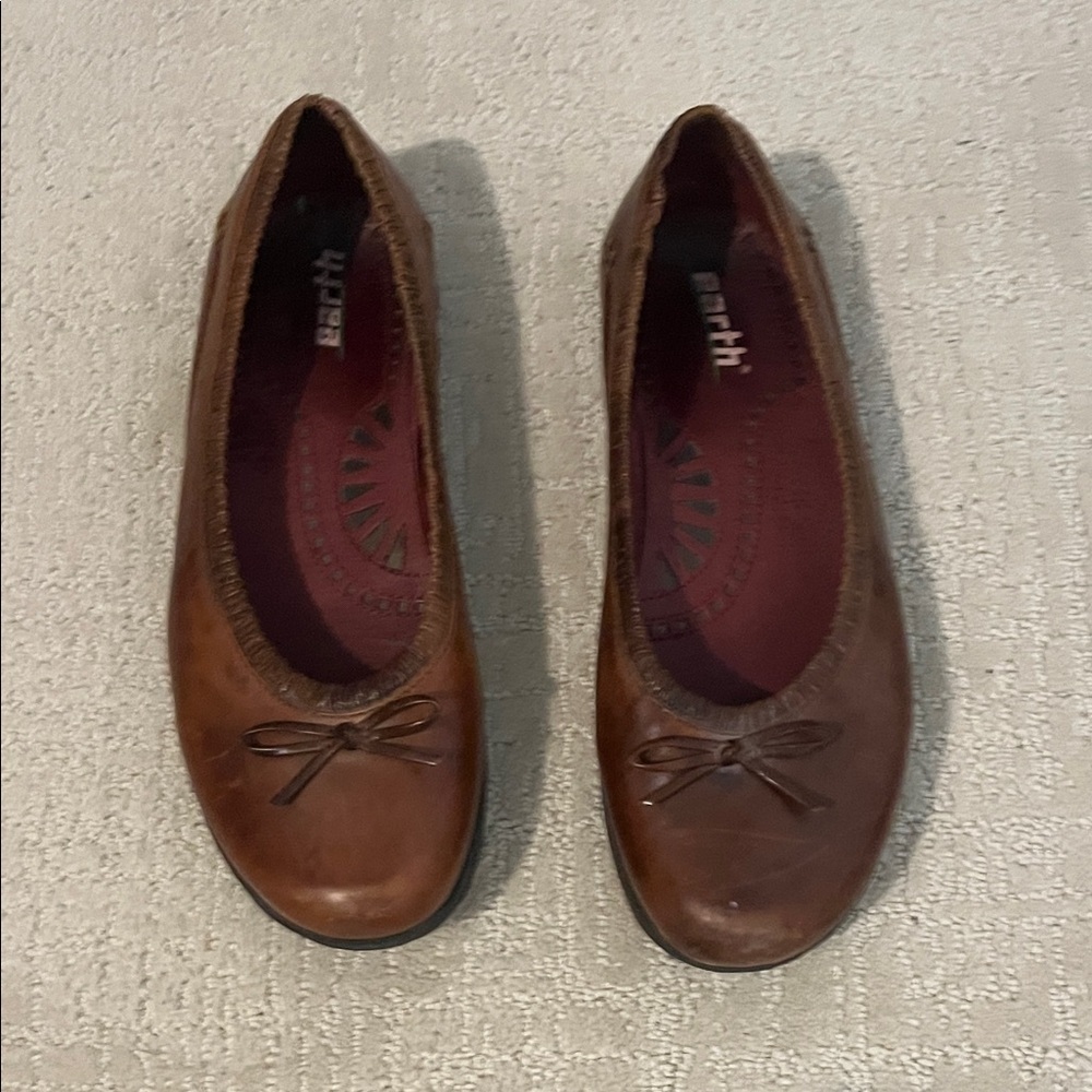 Earth Women's brown leather Ballet Flats with Bow women’s size 9B